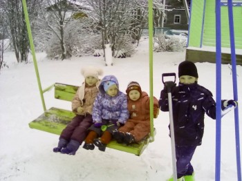 гуляли и делали первую в этом году снежную крепость