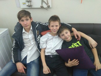 Солнечного настроения тем, кто ищет своих детей  - втроем.jpg