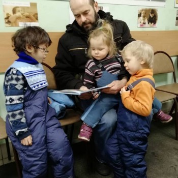 Солнечного настроения тем, кто ищет своих детей  - с папой в больнице.jpg