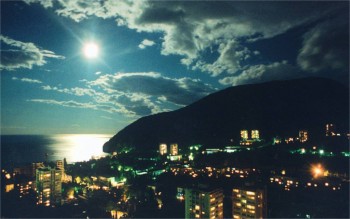 Партенит ночью