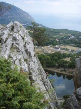 Красный камень