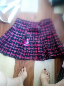 Плотная, приятная ткань, осенний такой вариант.