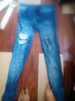 Сильно тянутся и подчеркивают недостатки, так как ткань вообще не плотная.