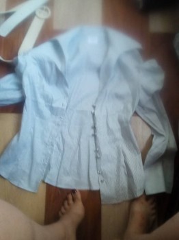 Хорошо сидит, но пока немного маловата. А так - достаточно неплохая рубашка.