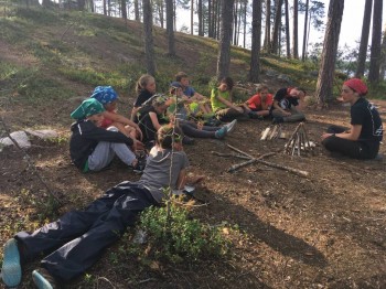 Разжигать костер...