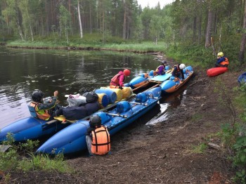 Загружаем катамараны...