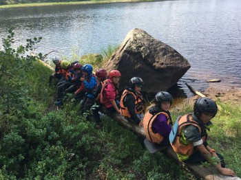 На низком старте.