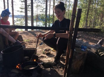 Печем блины.