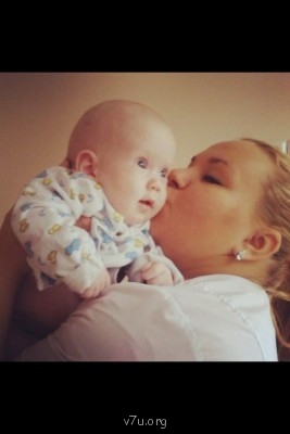 rosya228 автор темывчера в 23:08<br />просто посетитель<br />Здравствуйте,у меня сестра с ходила на практику в Люберецкую детскую больницу!там они ухаживали за маленьким мальчиком которого врачи между собой завут Ванечка,он родился в июле 2013,он отказничек,родители отказались от него потому что у Ивана парпароз нижних конечностей,НО ЭТО ЛЕЧИТСЯ(иглоукалыванием,током,уколы и витамины,хорошее питание)просто на это нужно время, средства и терпение!!!Вообщем мальчик лежит никому не нужный,вы представляете он даже не плачет,он хныкает и кряхтит когда ему что то не нравится,любит улыбаться!ВЫ представляете он реально улыбается,а ему 2 месяца!пожалуйста ему очень нужно помоч!он очень сладкий мальчик!я хотела его взять себе,а мне 25,я не замужем,у меня нет своей жил площади,просто пока он маленький!получится быстрое усыновление!ПОМОГИТЕ ПОЖАЛУЙСТА ВОТ ЗНАЮ ЕГО ОЧЕНЬ МАЛО ВРЕМЕНИ,и за это время!полюбила!Я ОЧЕНЬ ХОЧУ ЕМУ ПОМОГИТЕ ПОЖАЛУЙСТА ПОМОГИТЕ ВАНЕЧКЕ!!!!!!p.s врачи сказали сто до года ваннчка будет у них!если что вот телефон для связи 89652817183