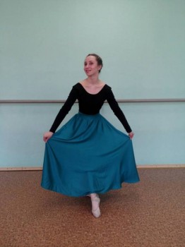 МЛАДШАЯ .А  больше  мне  ничего  и не надо!!!!