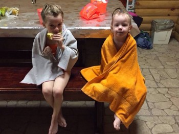 Солнечного настроения тем, кто ищет своих детей  - баня.jpg