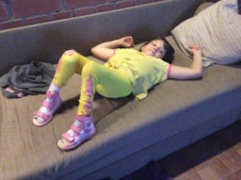 Солнечного настроения тем, кто ищет своих детей  - ножки.jpg