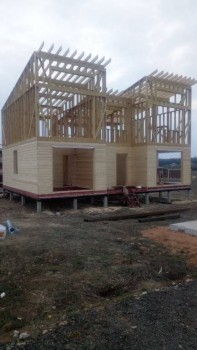 Домик растет.