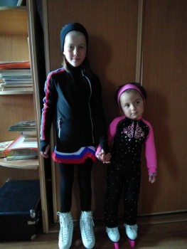 Наши фигуристки)))к тренировкам готовы...