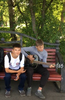 Это Колян с тем самым Лёшкой