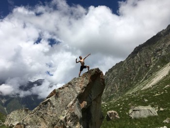 Герой-клоун)))