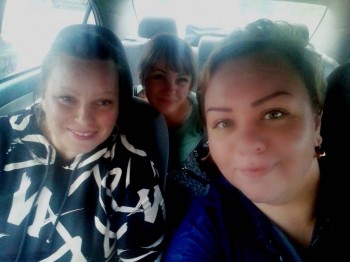 Старшенькая  встречается  с  подружками