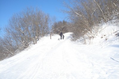 Наша горка. Страшновато с такой кататься.