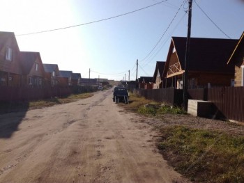 вот  моя  улица  мой  дом  первый по  правой  стороне