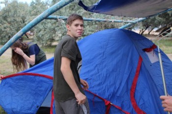 Солнечного настроения тем, кто ищет своих детей  - палатка.jpg