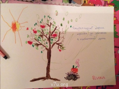 Вика. Из раннего. Альбом для рисования, фломастеры.