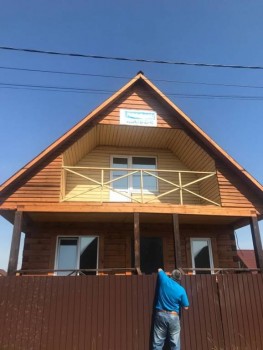 В  доме  целый  день  солнце  от  балкона   у  меня  настроение  поднимается