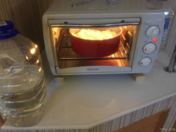 А вот в ней каждый день что-то запекается или готовится. Сейчас эту буду отдавать подруге, а себе возьму на 40 литров)) чтоб 5 горшочков влезало.