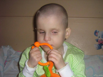 Свет надежды. Слепо-глухо-немые дети в Сергиевом Посаде - первые дни в больнице  в москве перед операцией февраль 2009 года.JPG