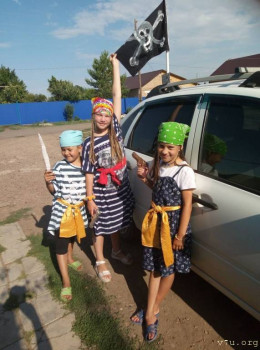 Собрались  на "пиратский" День рождения.