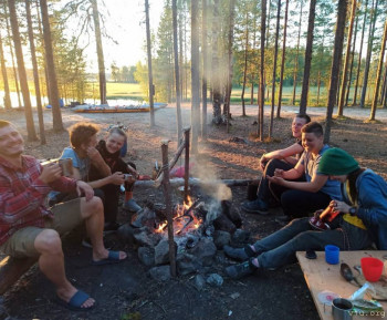 Вечерние посиделки у костра