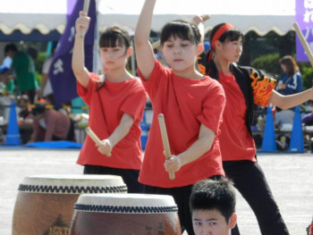 Как  всегда  любимые  барабаны.  Дети  своей  страны.