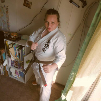 Вы  не  стойте  слишком  близко   я  тигренок  а  не  киска