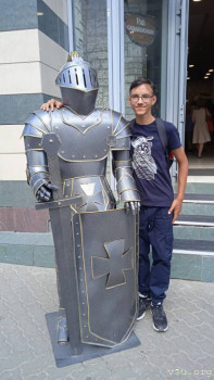 С ильмиром гуляли по центру, пока детвора игралась)