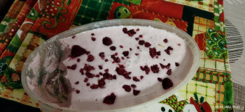 Просто насыпаю малину,можно всё вместе измельчить