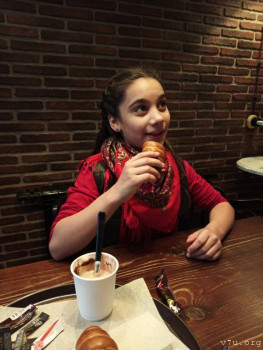 Вольчик, сосиска в тесте.