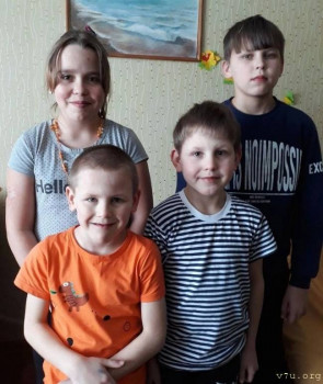 Паровозики в усыновление - huFpjgQen94.jpg