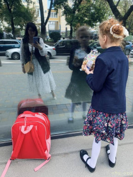 Один раз зашли после школы купить баранки-все,теперь каждый день традиция.