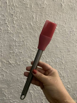 Кисть мазать булки маслом и яйцом