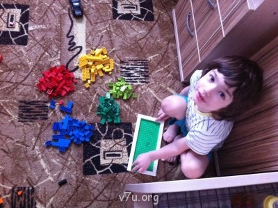 Там обои клеют со мной, а тут вот лего