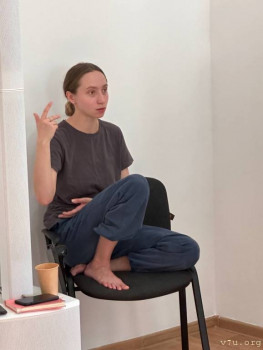 моя  училка   в  процессе  трудов