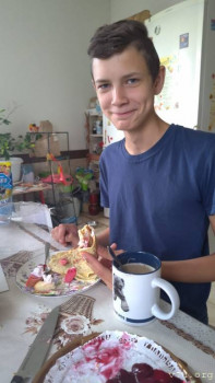 День, когда принято решение и у меня родился сын. Торт с блинами - наше всё...