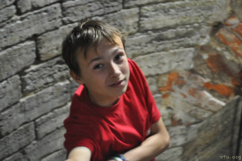 Ребенок ждёт когда сидевший родственник заберёт его домой - Z1APsTdSbL76IIKua_Tbo4Fcf6jSkUbElGzRV-5quuRjmnadOp-hcWQLvMJuCproa9XQKw3S.jpg