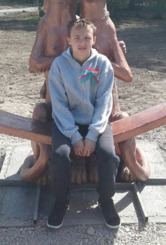 Ребенок ждёт когда сидевший родственник заберёт его домой - IMG_20250404_004359.jpg