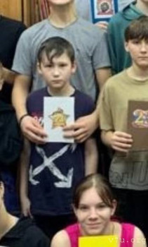 Ребенок ждёт когда сидевший родственник заберёт его домой - Screenshot_2025-04-05-23-22-16-038_com.vkontakte.android-edit.jpg