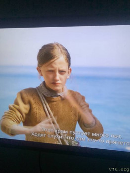 Есть второстепенная героиня с жестовой коммуникацией.Современный подход к нестандартным людям .Фильм вообще не про это))