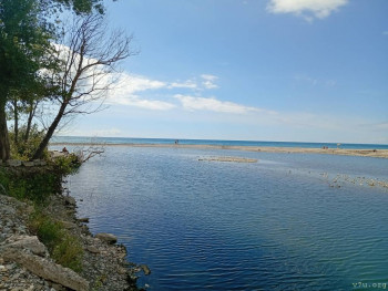 Аше впадает в море