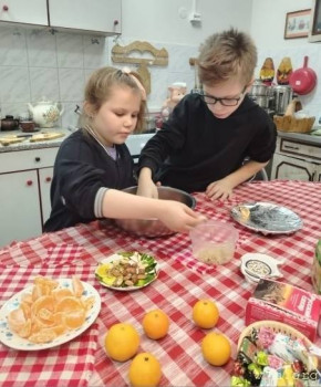 Отличница, красавица - улыбчивая Анечка, несколько месяцев в дд - image.jpg