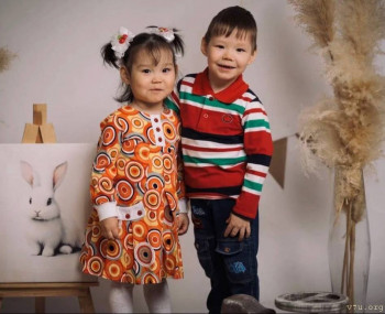 Почти двойняшки Богдан и Алёнка Санкт-Петербург  - image.jpg