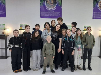 Амир, Альбина, Ахрор и жираф - image.jpg