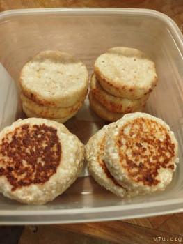 Сырники. Те что совсем бледные